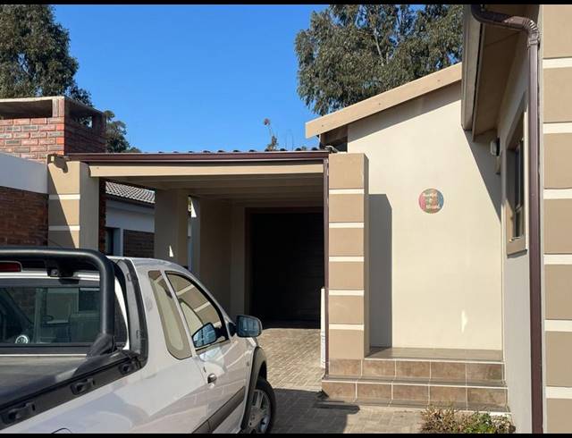 3 BEDROOM HOUSE FOR SALE IN ALBERTINIA